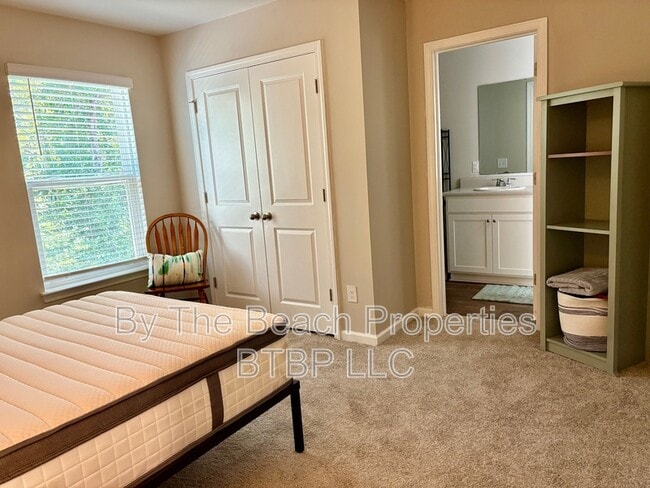 Building Photo - 194 Spencer Cir