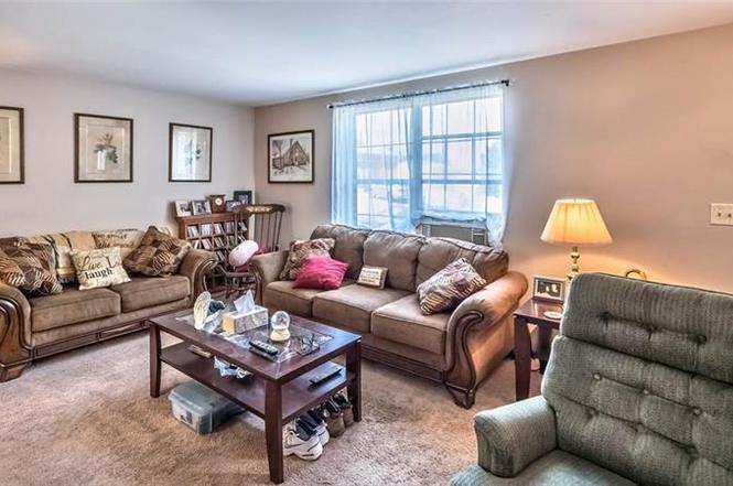 Building Photo - 4304 Royalview Dr