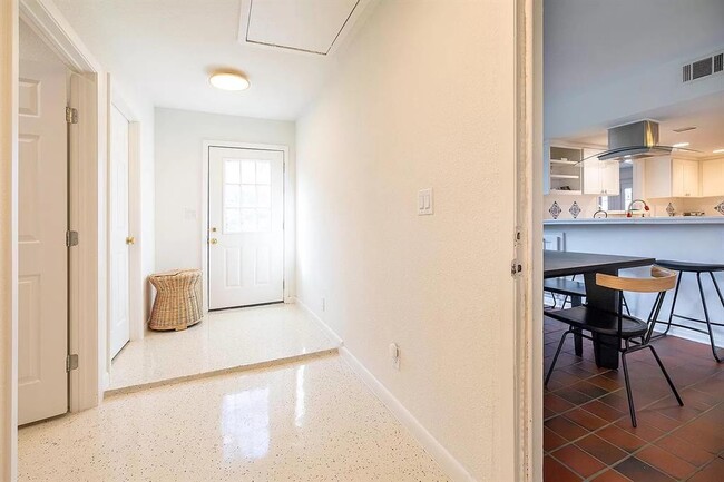 Building Photo - 6106 Cherrylawn Cir
