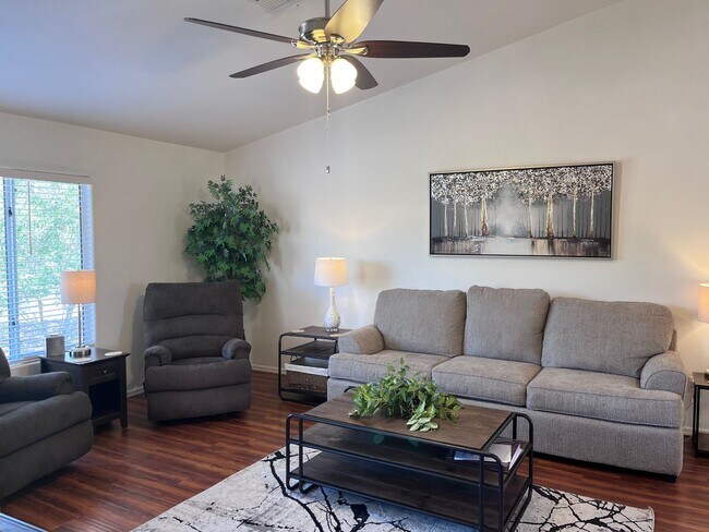 Building Photo - Sun City - Short Term Rental - Fully Furnished