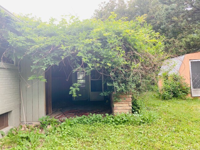 Building Photo - 910 Bungalow Ct