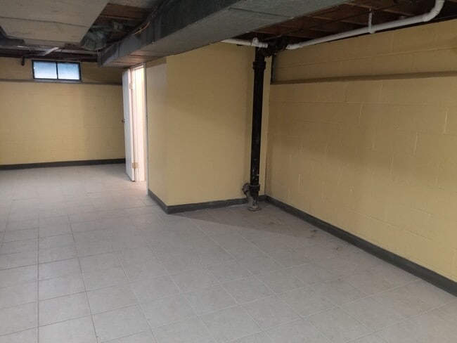 Building Photo - Gorgeous, Fully Upgraded/Renovated from to...