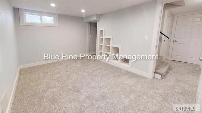 Building Photo - 662 K St