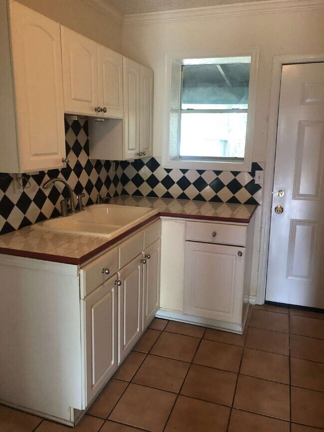 Building Photo - AVAILABLE MID-JUNE:  Charming 2-Bedroom Ho...