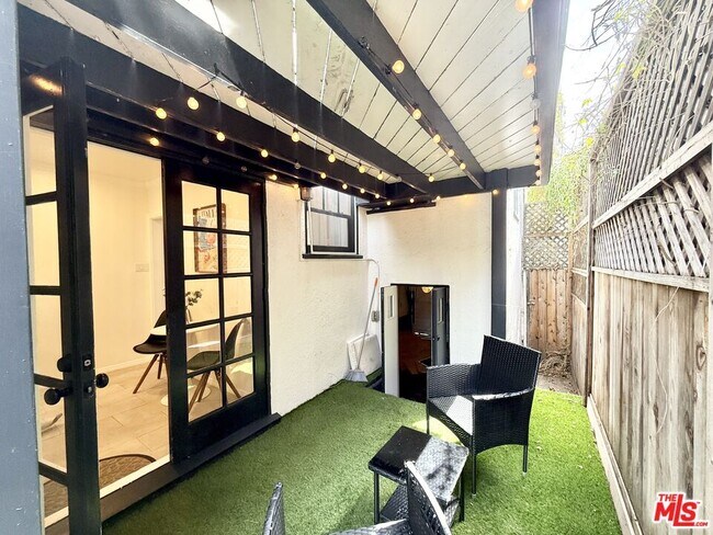 Building Photo - 7865 Willoughby Ave