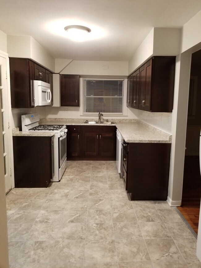 Building Photo - 1695 Donwell Dr