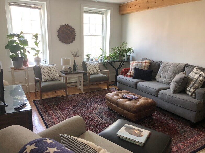 Living Room - 58 Albany St