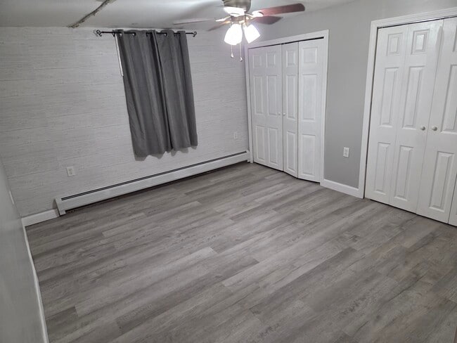 Building Photo - 16 River Rd