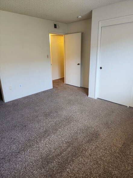 Building Photo - 5913 Auburn Oaks Dr
