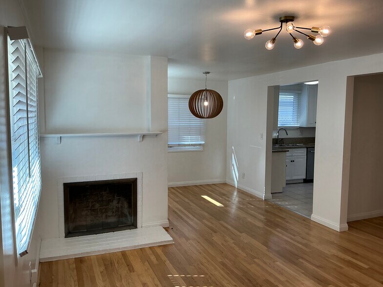 Building Photo - 10713 Esther Ave