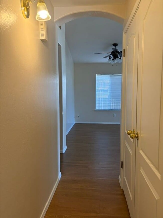 Building Photo - 8807 Rollingbay Dr