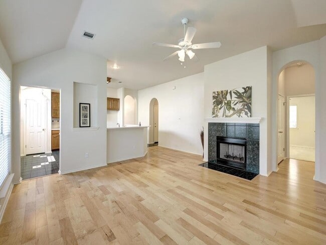 Building Photo - 213 Mesa Verde