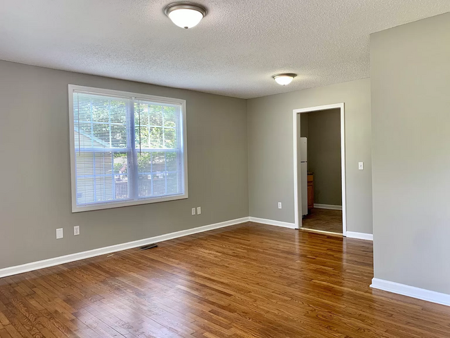 Building Photo - Cozy 2-Bedroom Home with Spacious Yard?Pet...