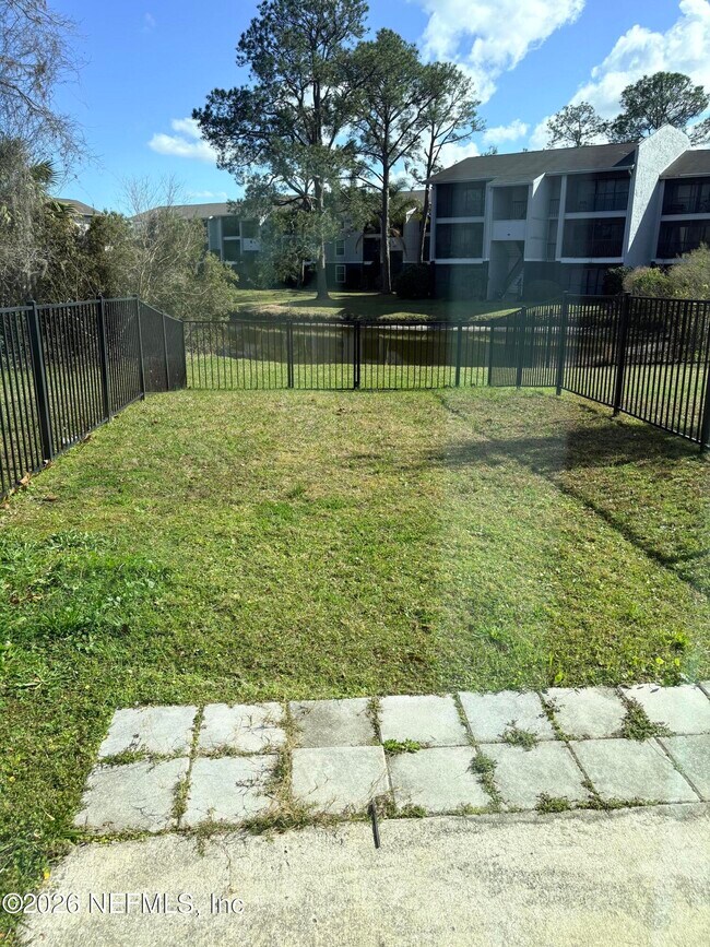 Building Photo - 8015 Echo Springs Rd