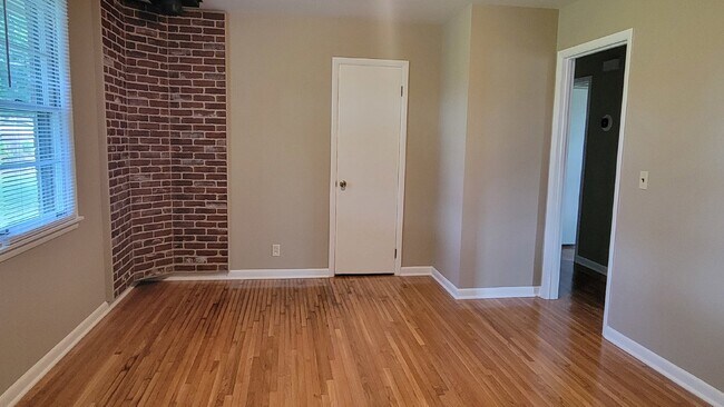 Building Photo - 6408 Robinhood Ln NW