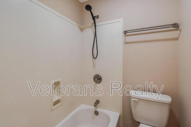 Building Photo - 2135 Baywood Dr