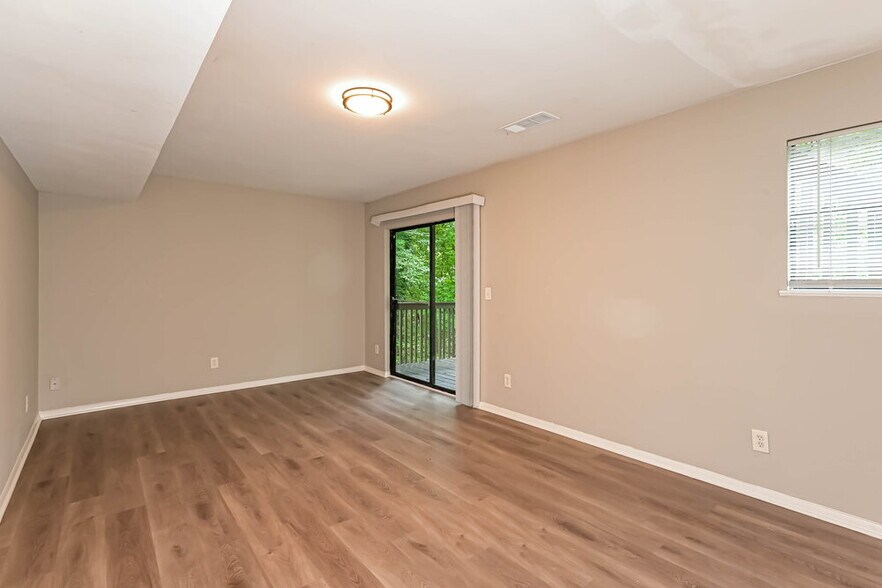 Building Photo - 3592 Riverchase Dr