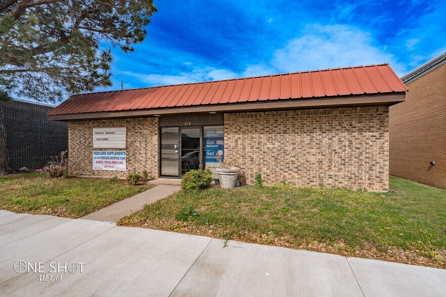 Building Photo - 216 Oak St