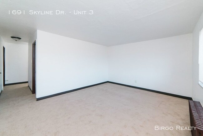 Building Photo - 1691 Skyline Dr