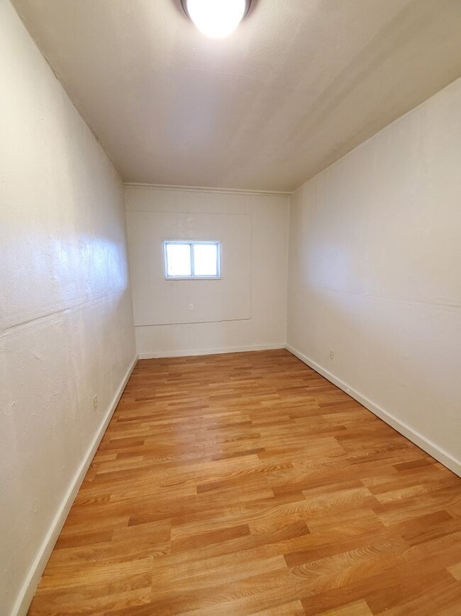 Building Photo - 2 Bedroom for Rent in Warden