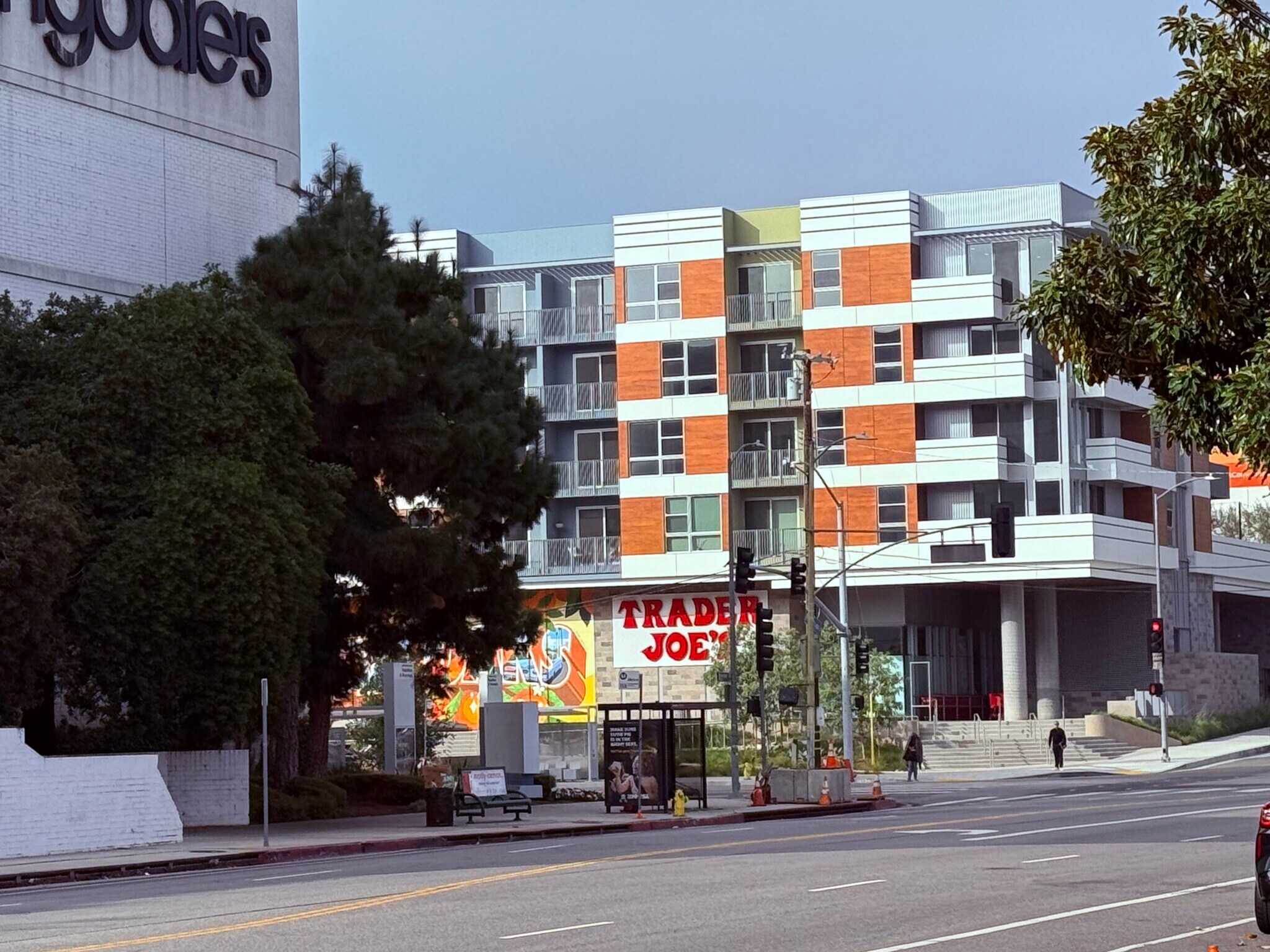 Walk to Westfield and Citrus Commons. Shop at Trader Joe’s and have A meeting at the Coffee House - 14024 Peach Grove St