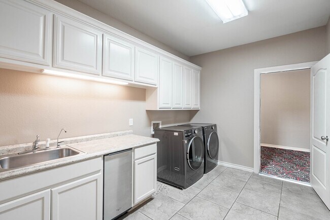 Building Photo - 3 Chambord Dr