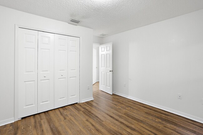 Building Photo - 512 Paulling Dr
