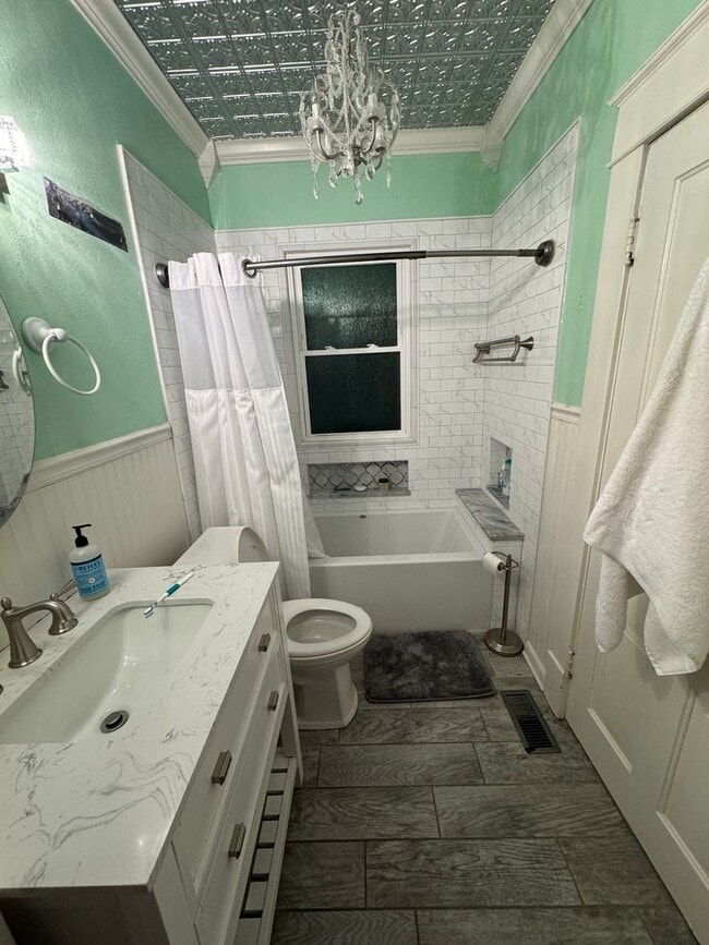 Building Photo - 2017 N Garfield St