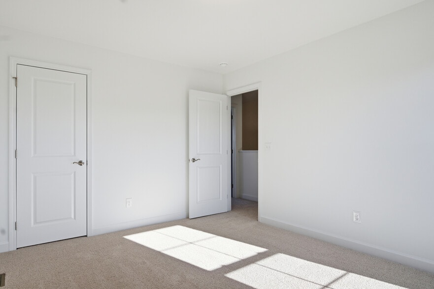 Building Photo - 4055 Emilia Way