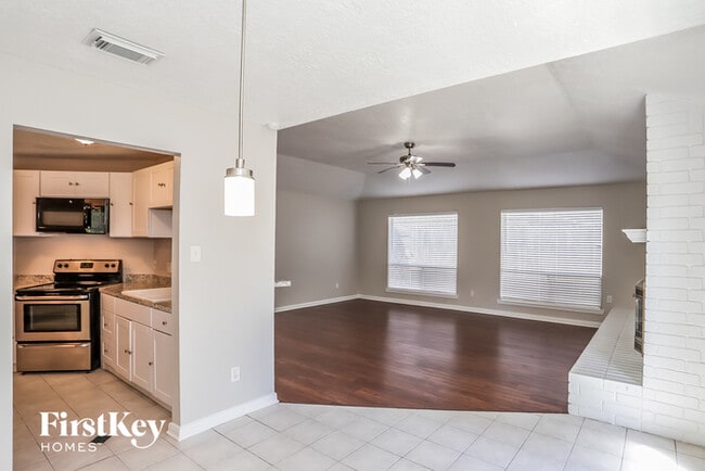 Building Photo - 340 Forest Hills Dr