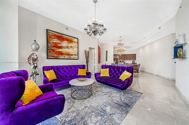 Building Photo - 15811 Collins Ave