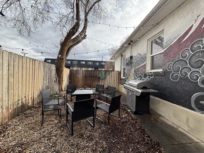 Building Photo - 608 Park St.