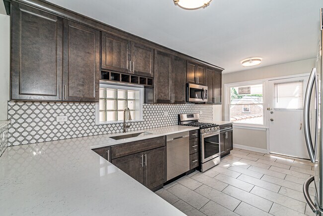 Building Photo - 4207 Main St