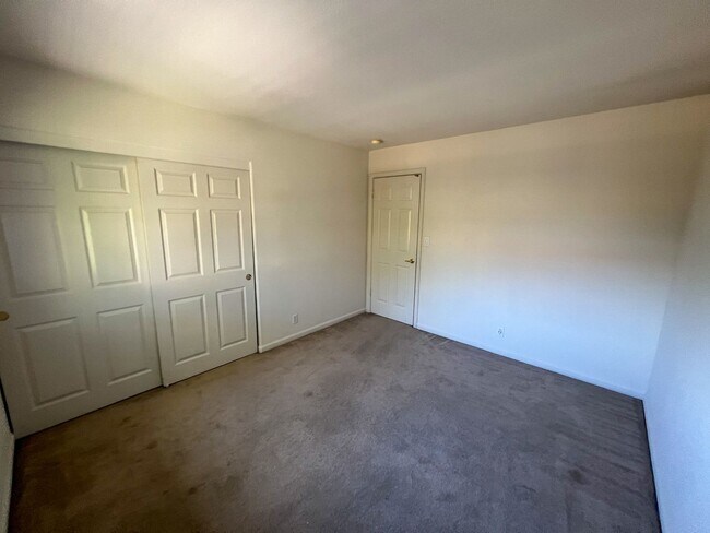 Building Photo - 4 Bedroom, 3 Bathroom Home in Heron Bay, S...