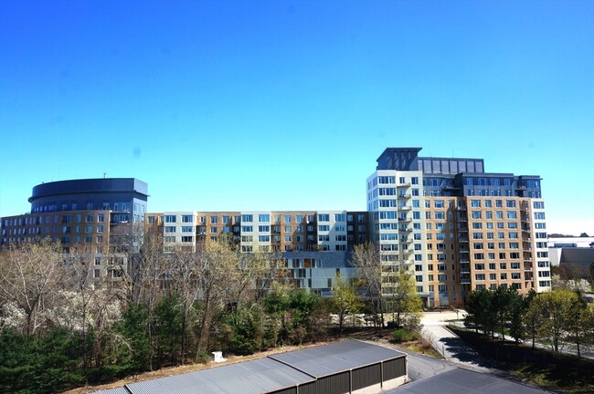 Building Photo - 10-40 Nouvelle Way