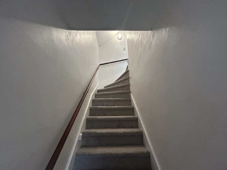 Building Photo - 233 S Pine St