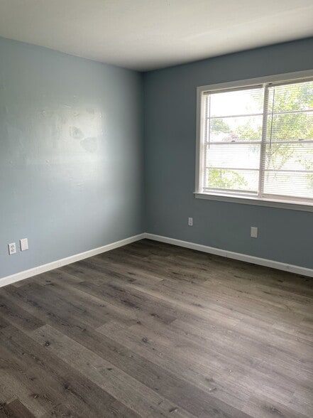 Building Photo - 35 N Idlewild St