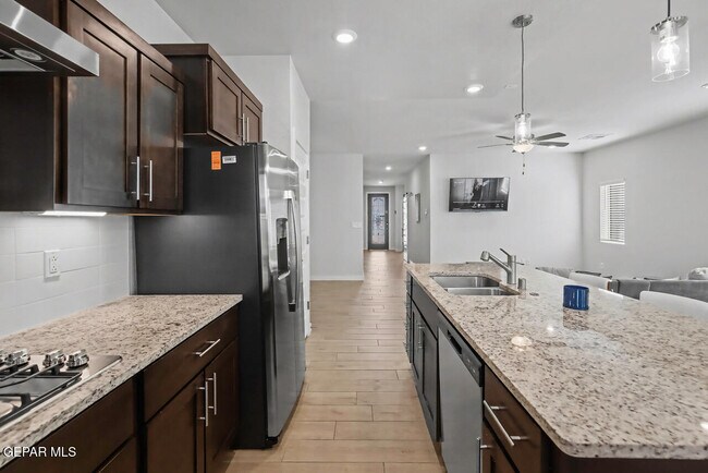 Building Photo - 12677 Viendo Norte Dr