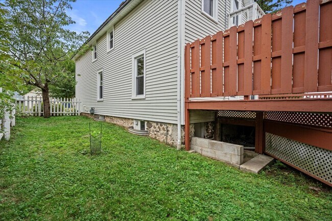Building Photo - 829 W Lincoln Ave