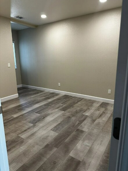 Building Photo - 223 W Gleason St