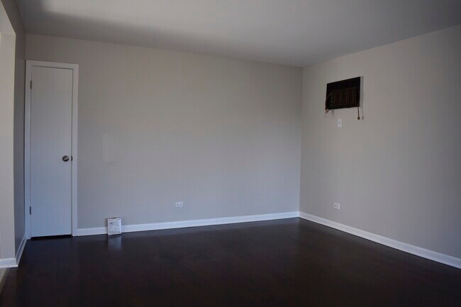 Building Photo - 2848 N Auxplaines St