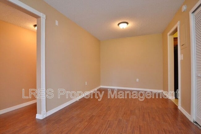 Building Photo - 300 Cherokee Ct