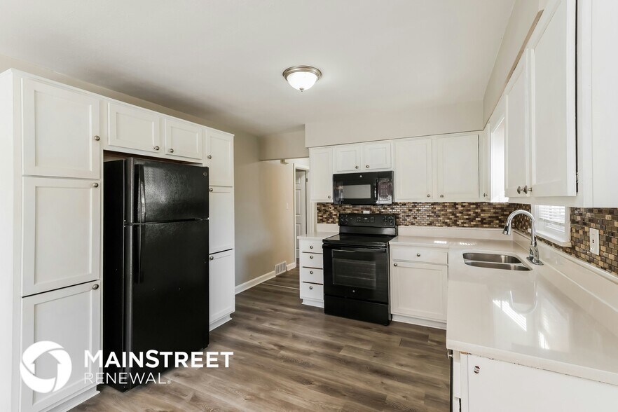 Building Photo - 5211 Eugene Way