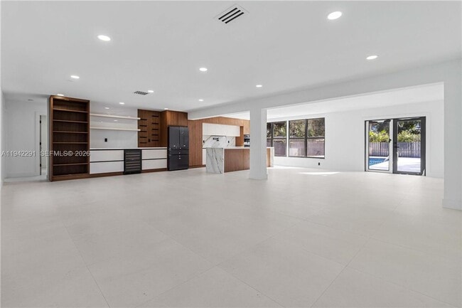 Building Photo - 5420 Lincoln St