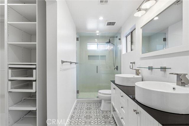 Building Photo - 17546 Kittridge St