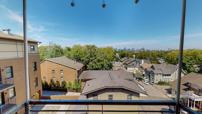 Building Photo - 1706 18th Ave S