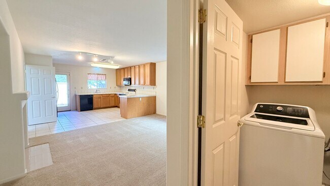 Building Photo - 1126 Vista Pointe Cir