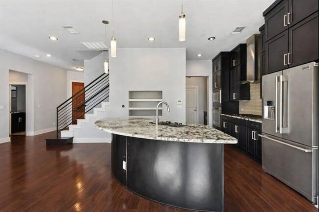 Building Photo - 8110 Ranch Road 2222