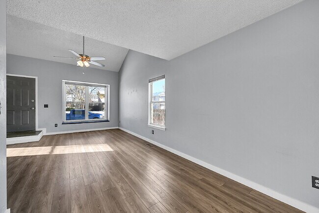 Building Photo - $1,950.00 - 3 Bedrooms, 2 Bathrooms, Single Family Home with Fenced Yard!