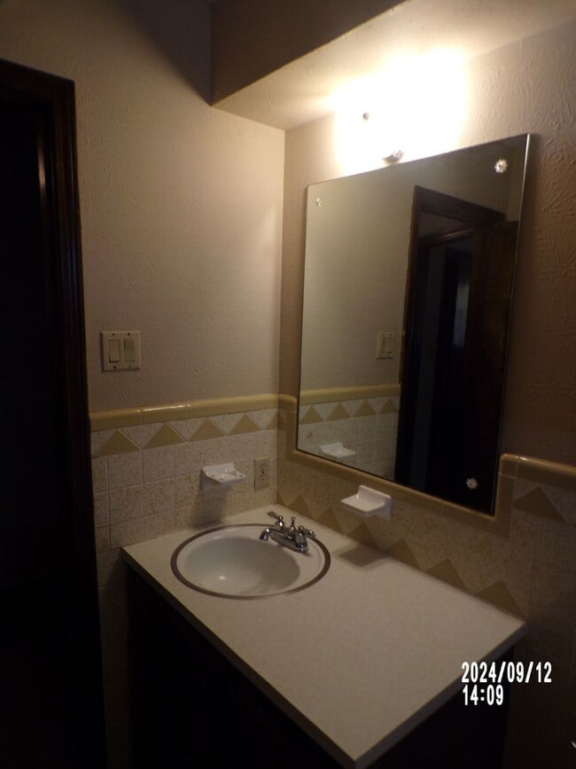 Building Photo - Pets negotiable with owner approval